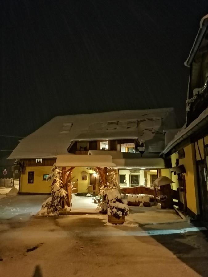Landgasthof Plohnbachtal UG Lengenfeld  Buitenkant foto